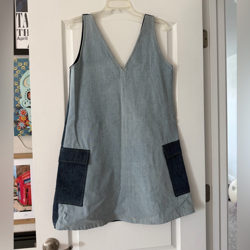 Curaae Light Blue Denim Sleeveless V-Neck Dress medium